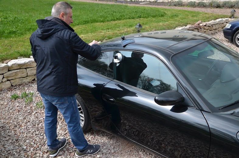 Türöffnung an einem PKW durch unseren Monteur